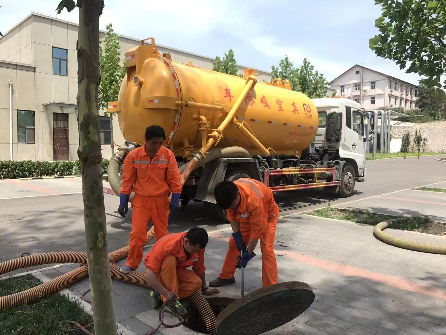 通榆化粪池清理与5-8吨吸粪车施工效率分析